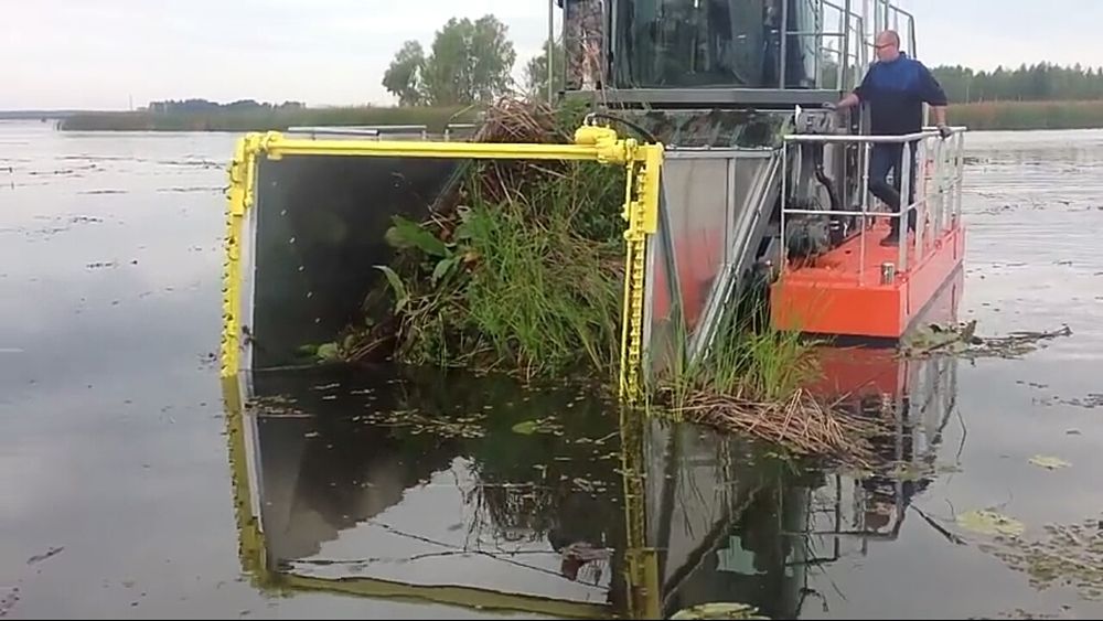 Водний комбайн для очищення водойм UDT-110M