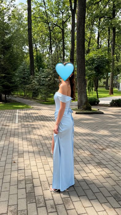 Блакитна сукня максі