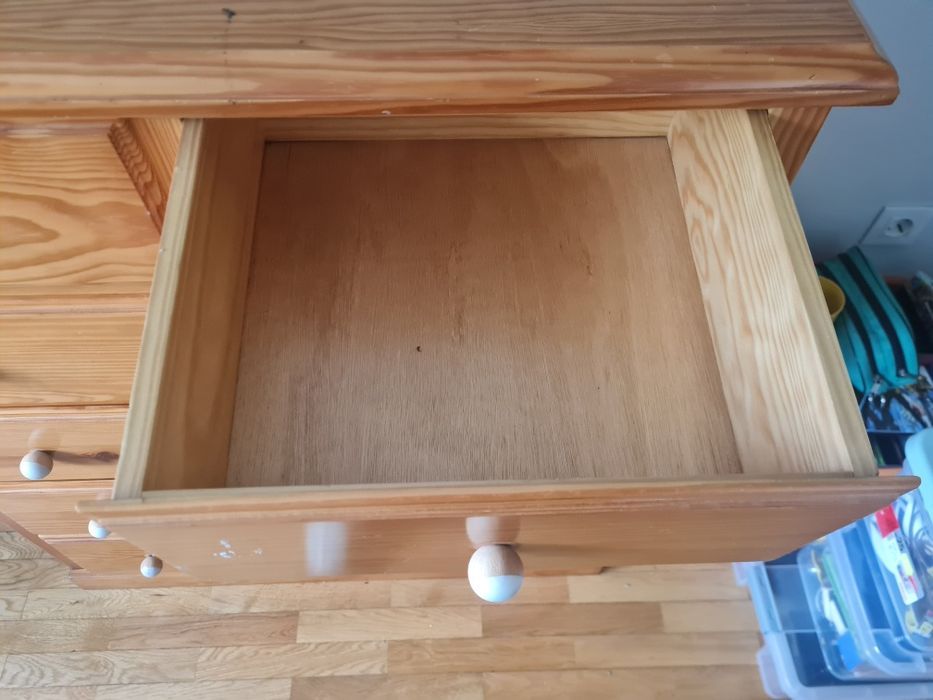 Cómoda quarto de criança de madeira de pinho