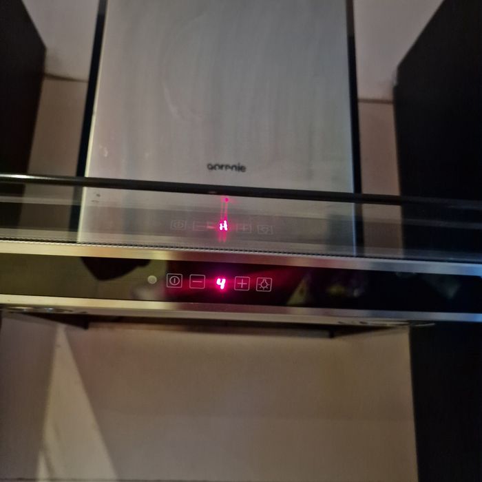 Okap kuchenny  metalowy  komin miejsce do przyczepienia magnesów