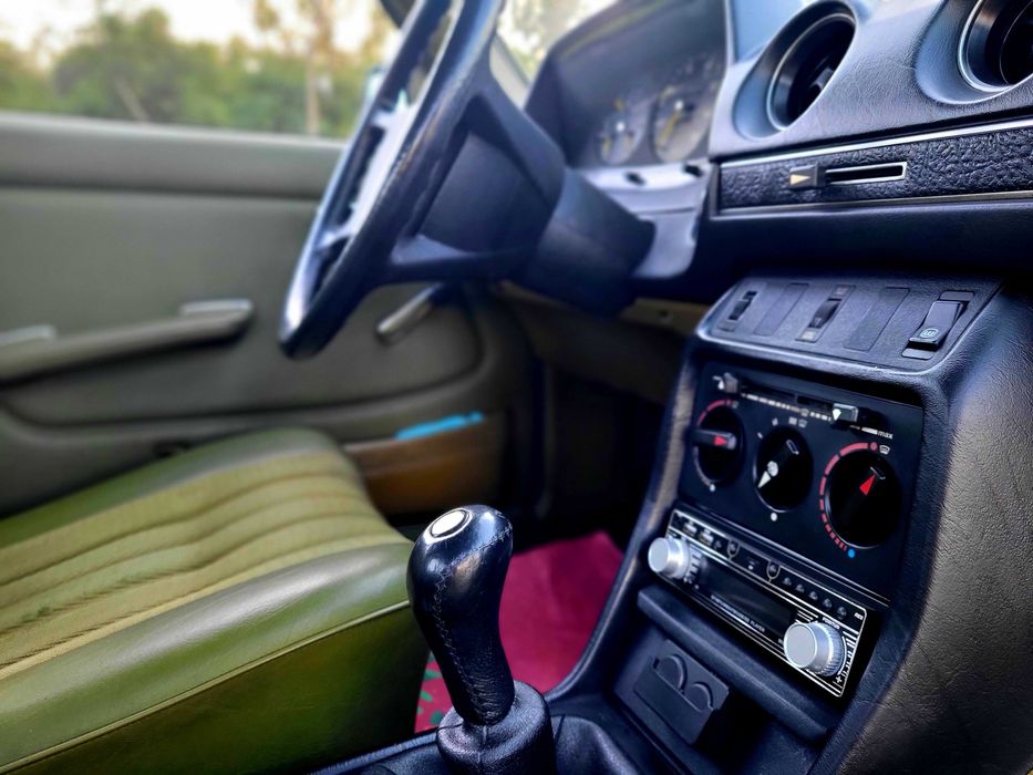 Mercedes-123  Classic  Old Car