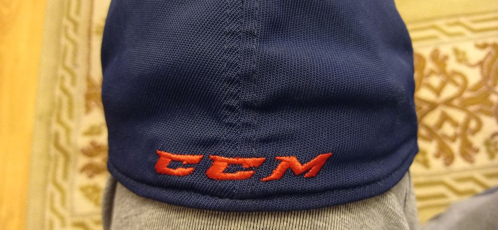 Czapka z daszkiem - 25 zł