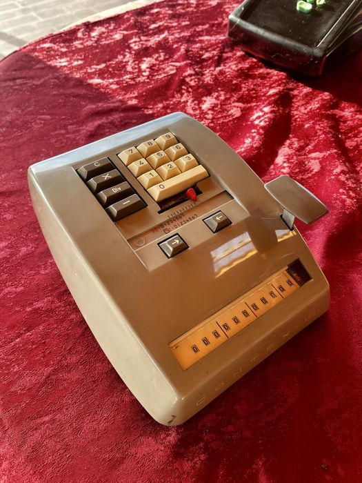 Antiga maquina calcular mecanica