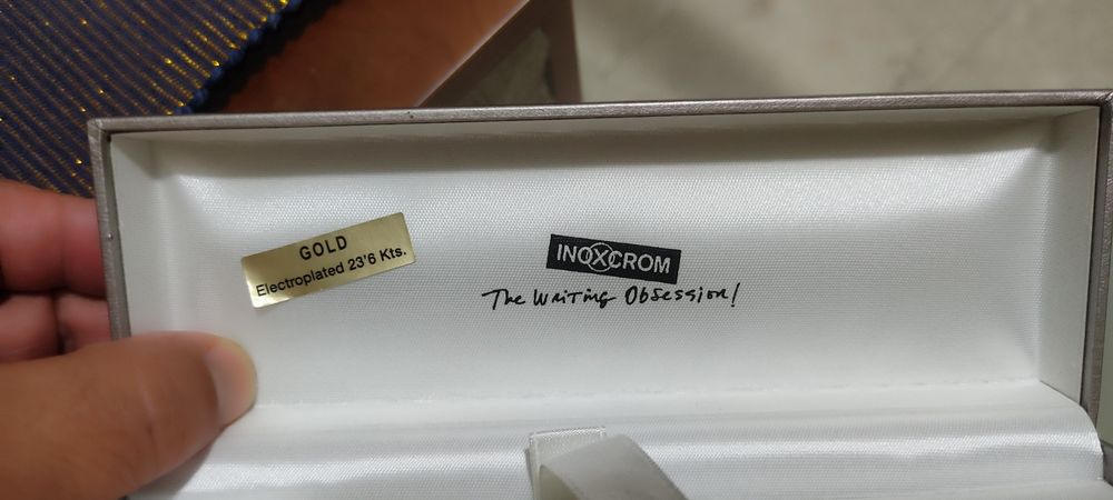 Caneta esferográfica Inoxcrom23,6 Kts eletroplacada em ouro.