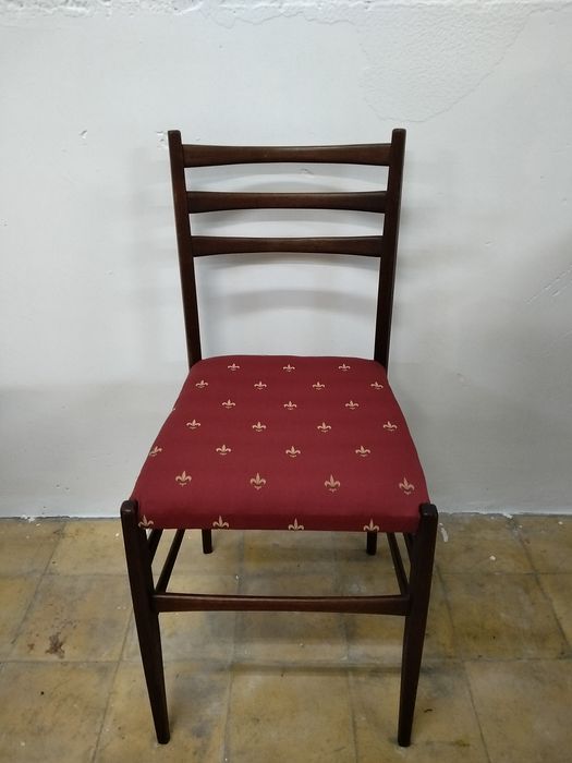 Mesa com 5 cadeiras