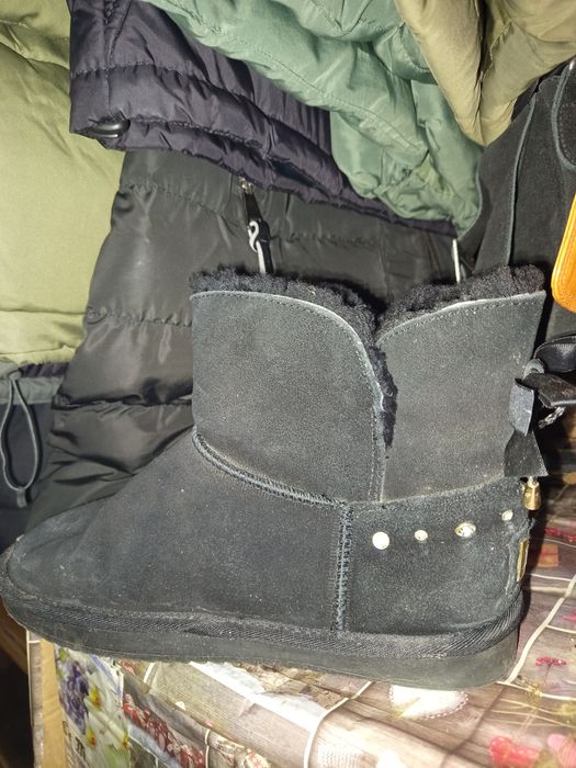 Продам натуральные зимние угги.