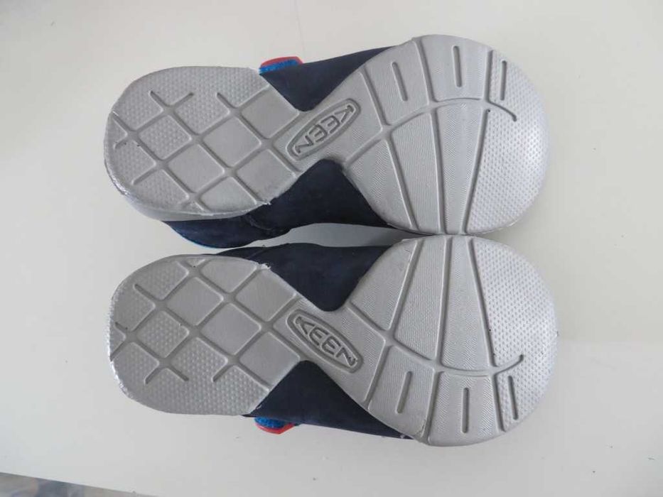Sandálias Keen primeiros passos, tamanho 23