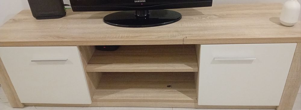 Móvel da sala e criado mudo para entrada