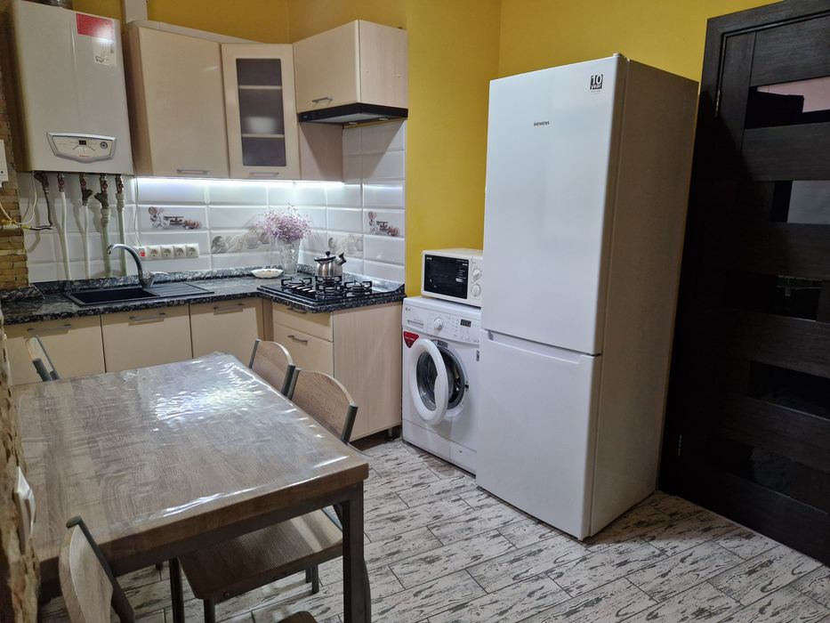 Вільно !!!  Житло подобово, Апартаменти в 5 хв від термальног