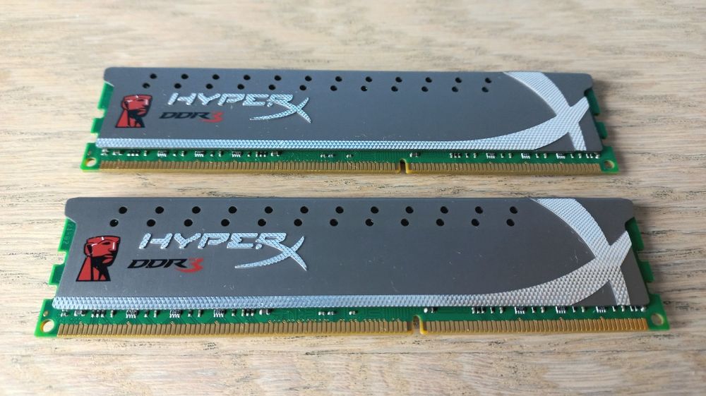Kingston HyperX  DDR3-1600 CL9  2x4GB