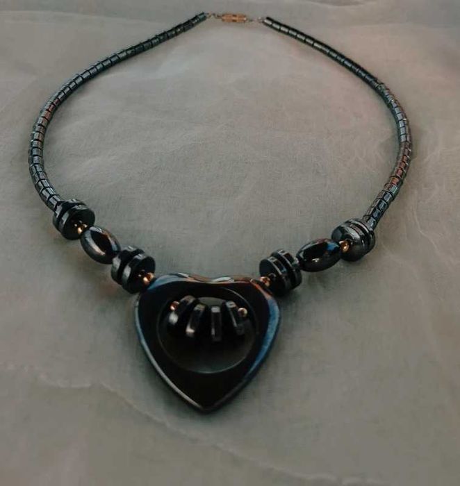Naszyjnik czarny kamień serce