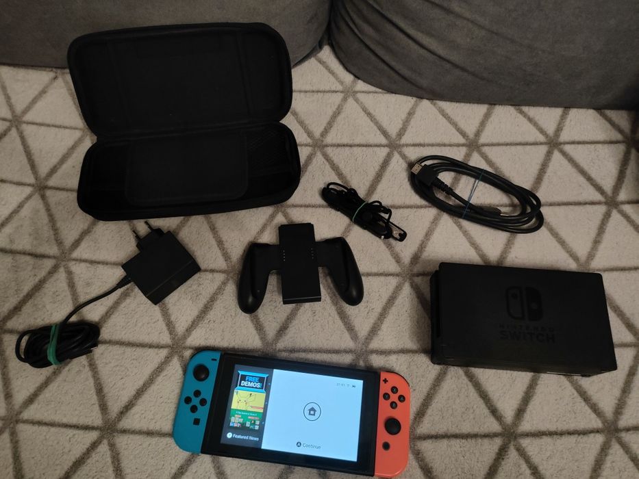 Nintendo Switch + etui + karta pamięci+ szyba