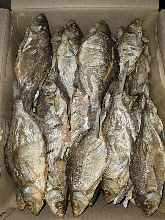 Риба з печі хрустка(плотва, карась, лящ) печена на соломі