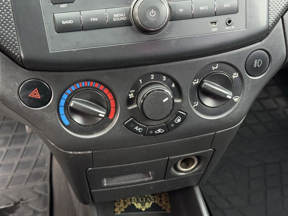 Chevrolet Aveo, 2011 рік , 1.4 газ/бензин