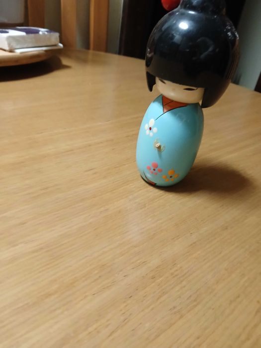 Boneca oriental em loiça (14cm)