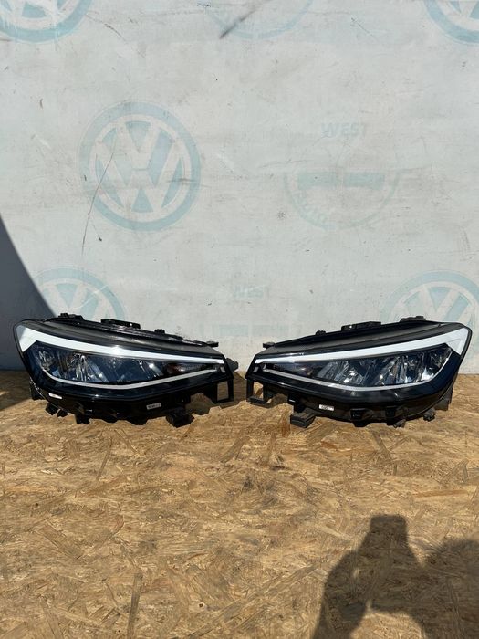 VW ID 4 Фари Англія Пара