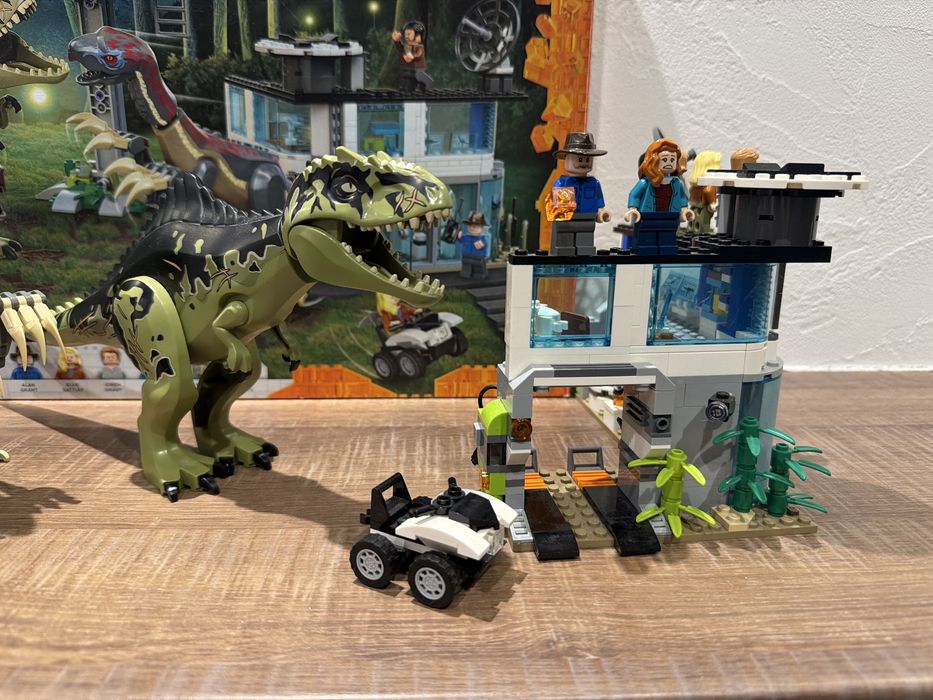 Lego 76949 Oryginal Gigantosaurus i Therizinosaurus Attack klocki
