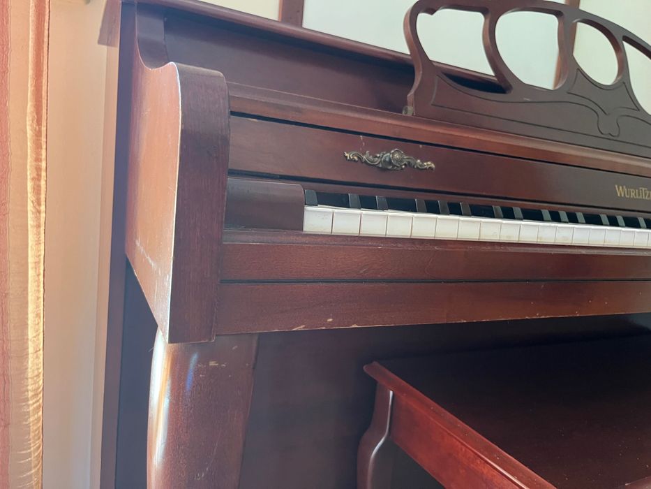 Piano vertical Wurlitzer