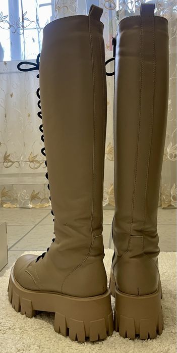 Сапоги весна-осень, бежевый цвет, высокие, на шнуровке