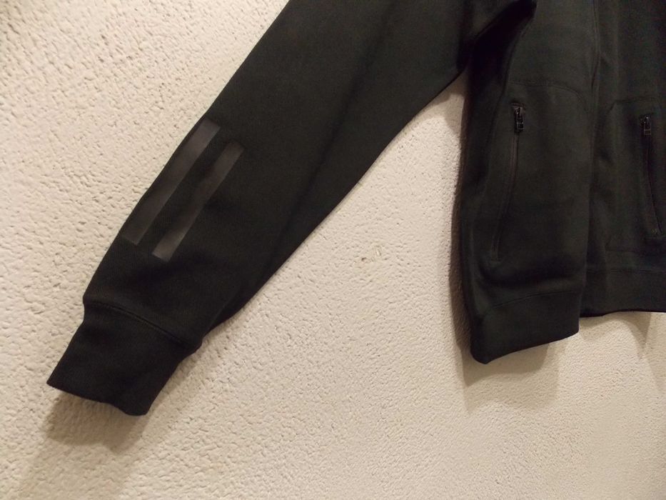 Куртка спортивная мужская ADIDAS . НОВАЯ . Размер 54 . СТАРЫЕ ЗАПАСЫ .