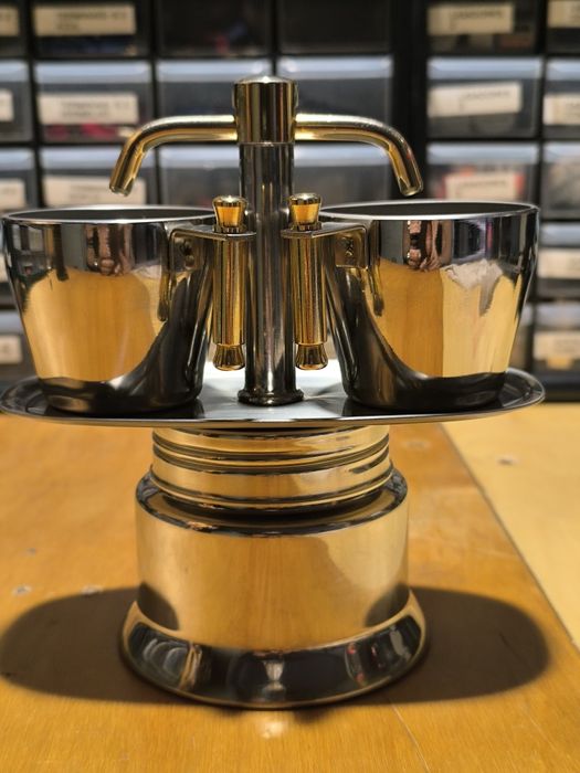 Cafeteira italiana para dois cafés