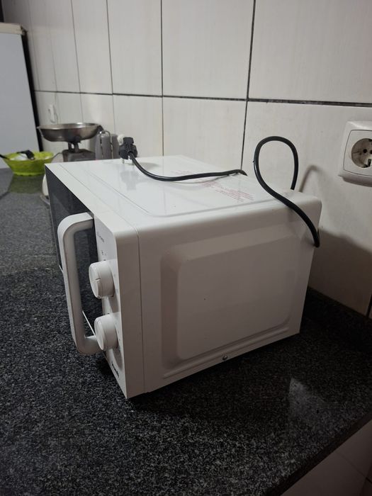 Microondas em bom estado geral