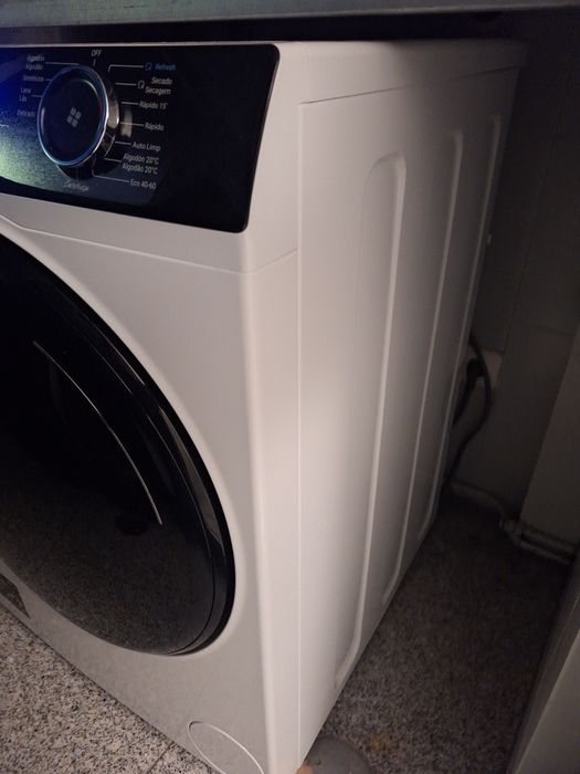 Máquina Lavar e Secar Roupa Haier,  como nova