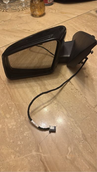 Retrovisor esquerdo de um mercdes 180A