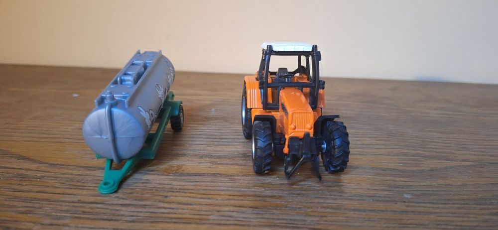 Traktorek z beczką na mleko Farm
