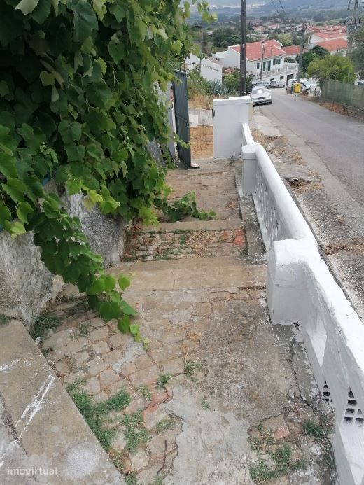 Moradia T3 com potencial de valorização na Amoreira, Óbidos