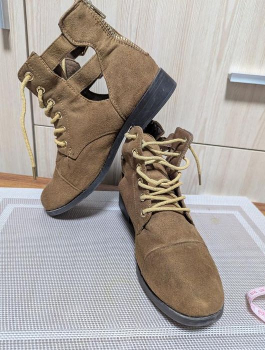 Віддам черевики New Look