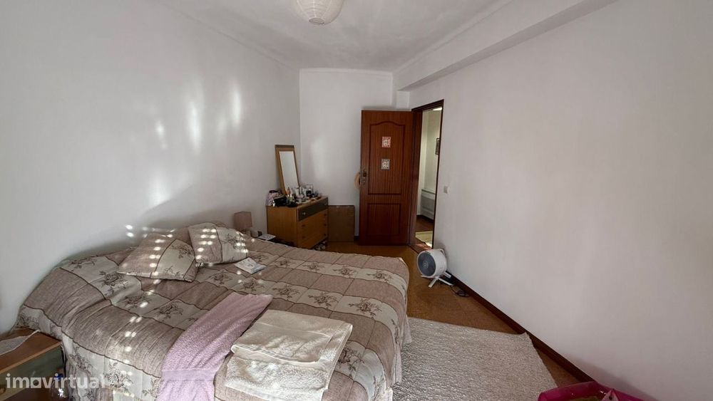 Apartamento T2 com arrumo varanda e vistas de ria. A 2 minutos da p...