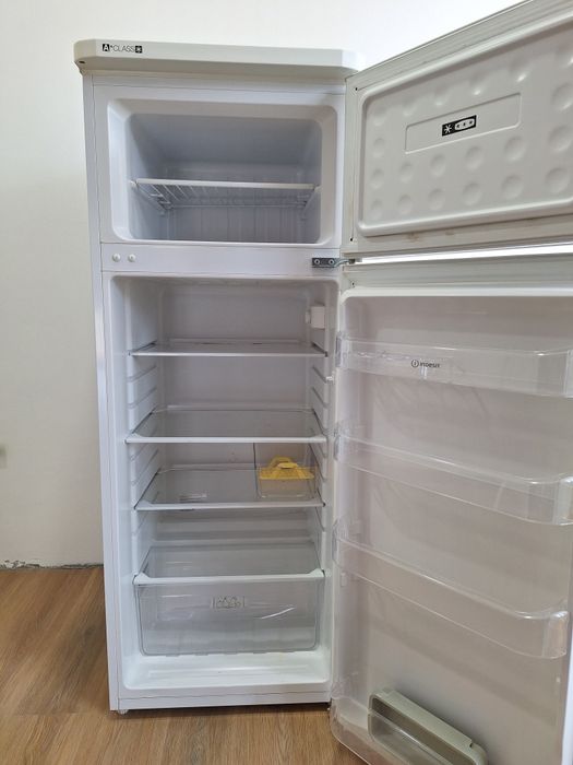 Vendo frigorifico combinado Indesit