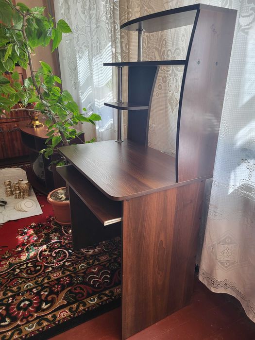 Столик для комп'ютера