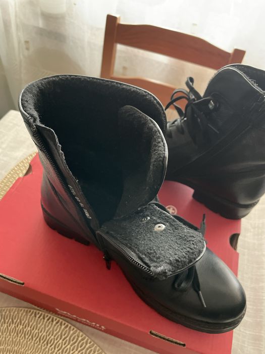 Trzewiki damskie  skórzane ocieplane firmy GoSoft , stan idealny .