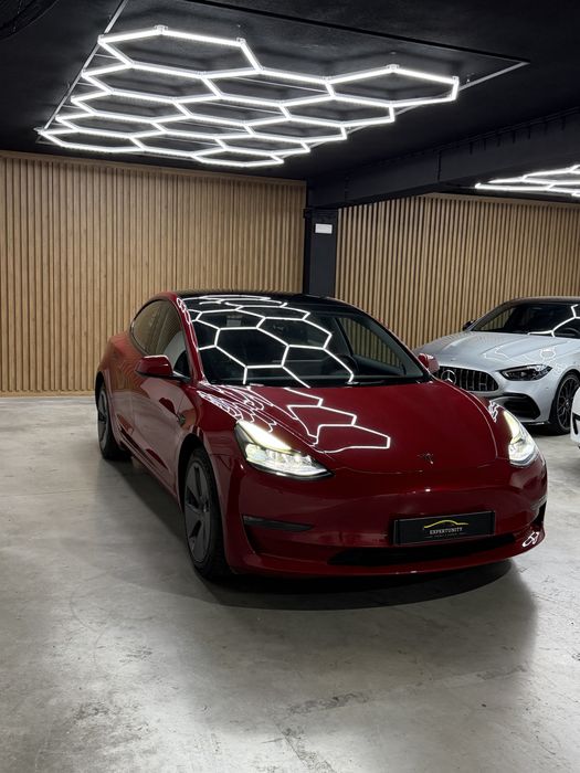 Tesla Model 3 — fotografia 3