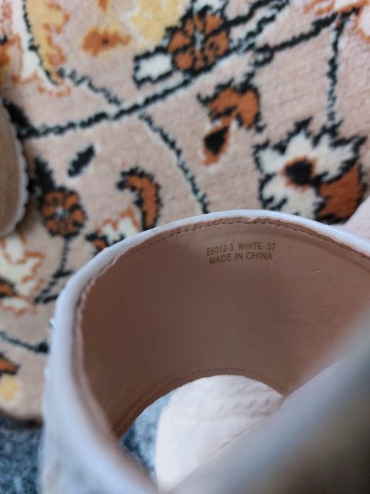 Взуття, шльопки,,сандалі