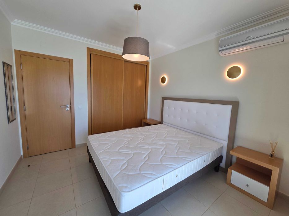 Arrendamento de longa duração de T1 em Condomínio c/ piscina e garagem