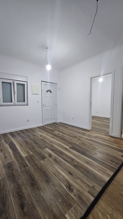 MORADIA T2 totalmente renovada, com espaços exteriores, freguesia de Santa Clara perto Alta de Lisboa