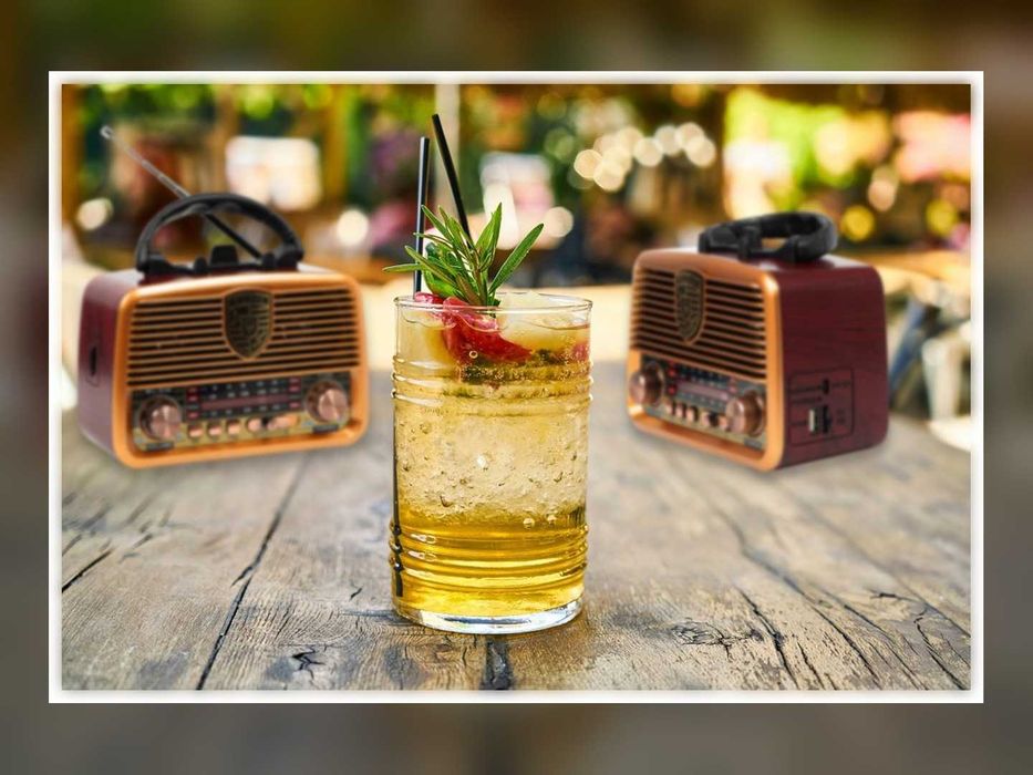 Radio Retro FM AM Przenośne Brązowe USB Czytnik Kart Antena Uchwyt