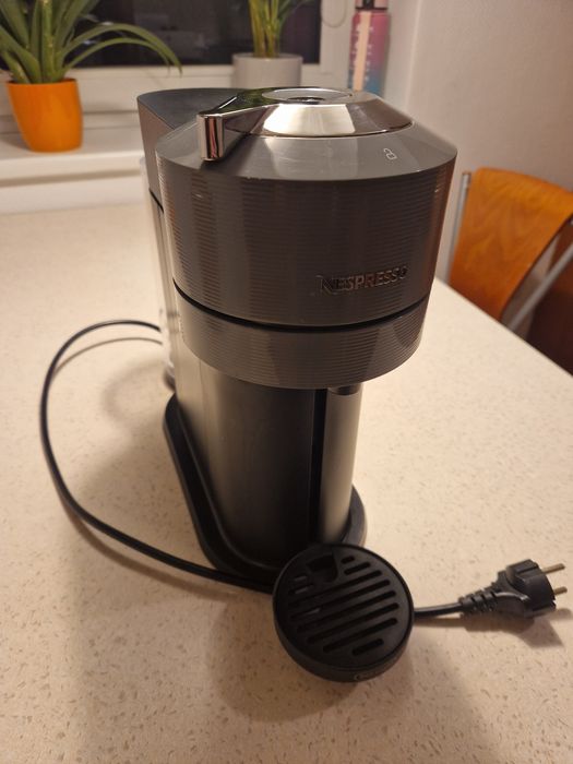 Ekspress Nespresso Vertuo Next + kapsułki + odkamieniacz