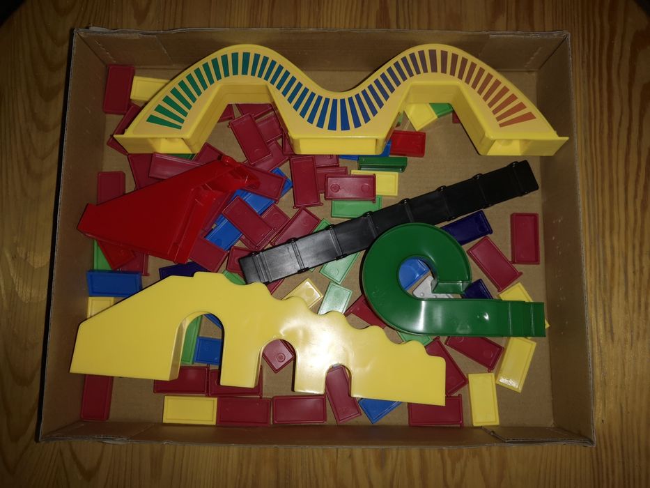 Trzy zestawy domino