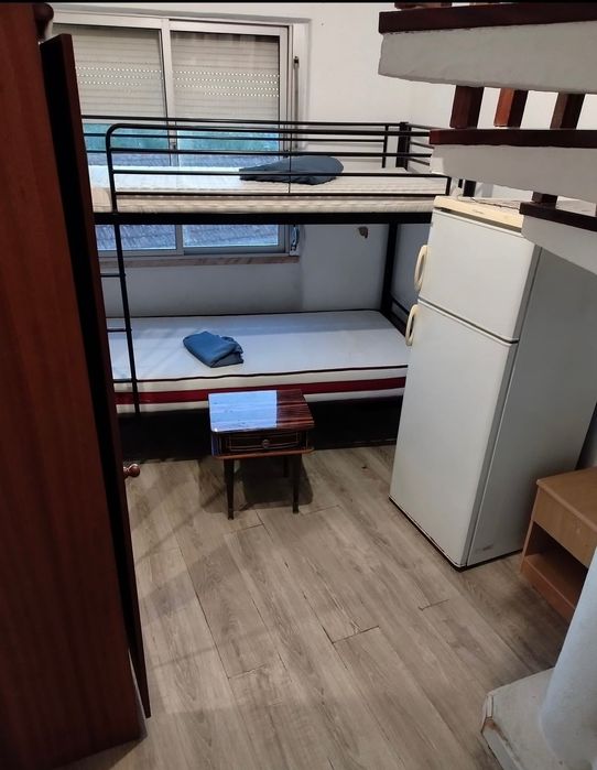 Arrendo Sótão T0+1  em Linda a velha