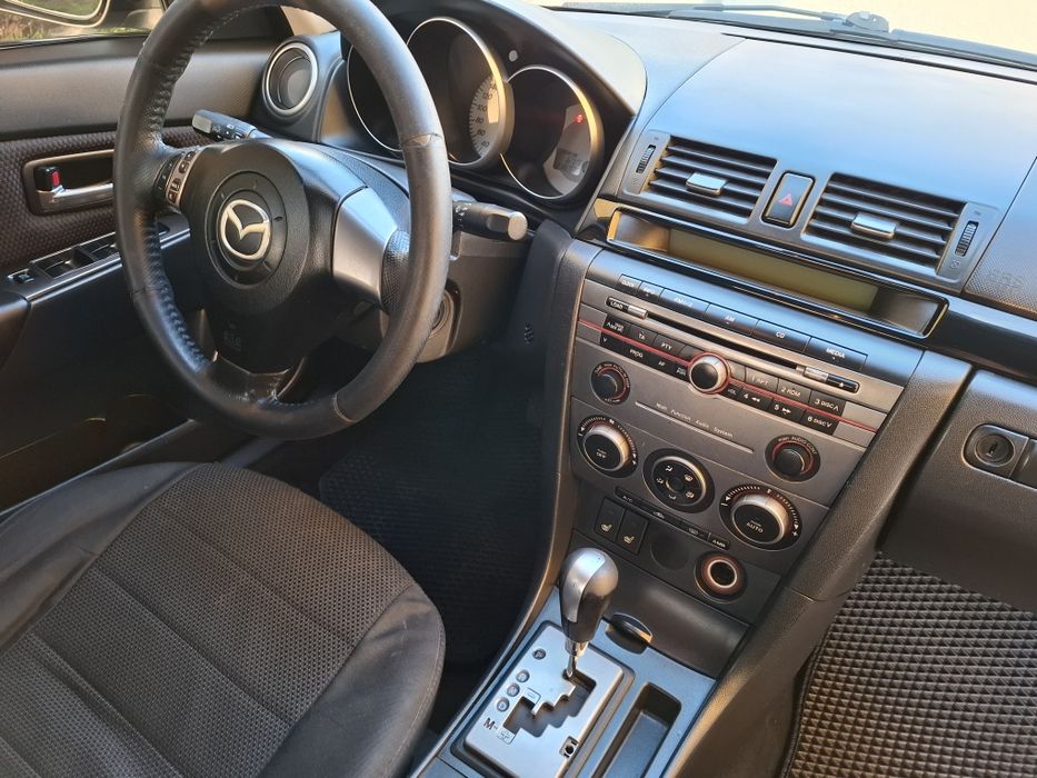 Мазда 3  MAZDA 3 автомат