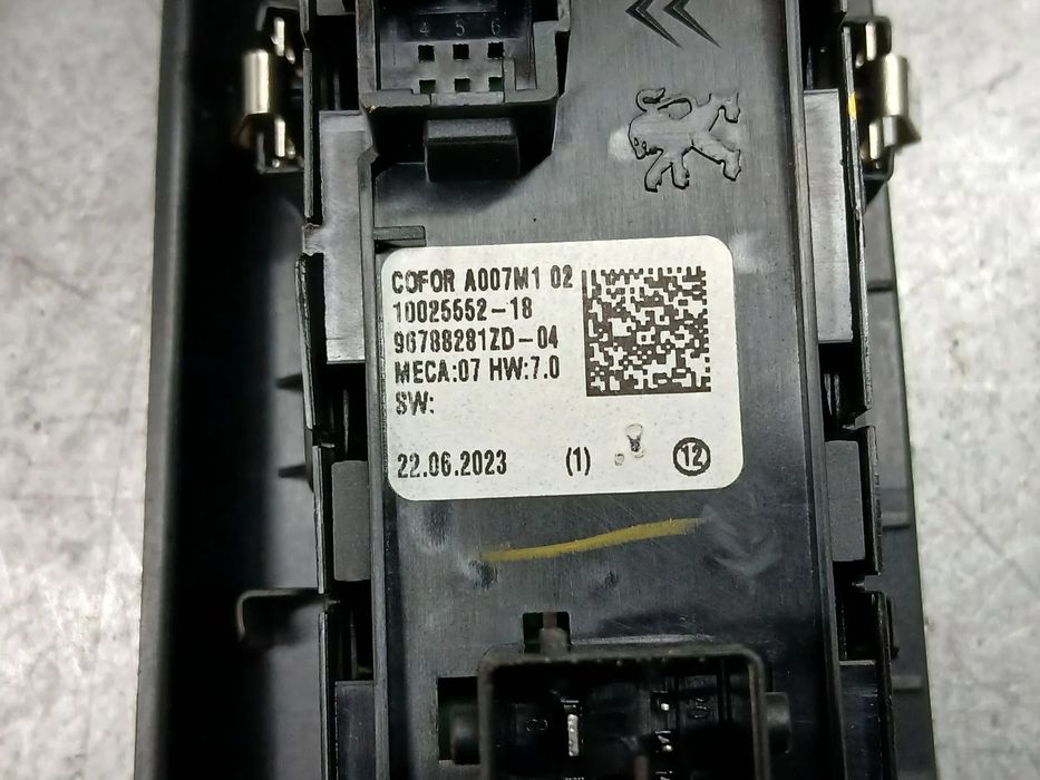 Comando / botão / interruptor vidros frente esquerdo OPEL Corsa F