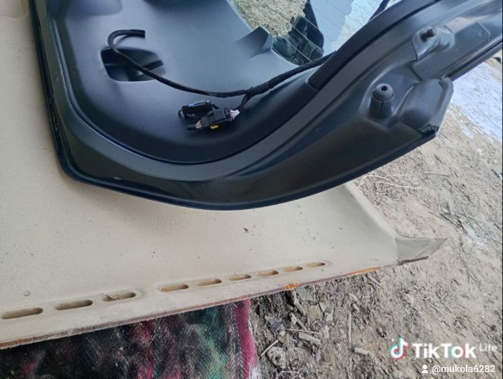 Задні ляди-кришки багажника Універсал ,Хнчбек Пежо 308