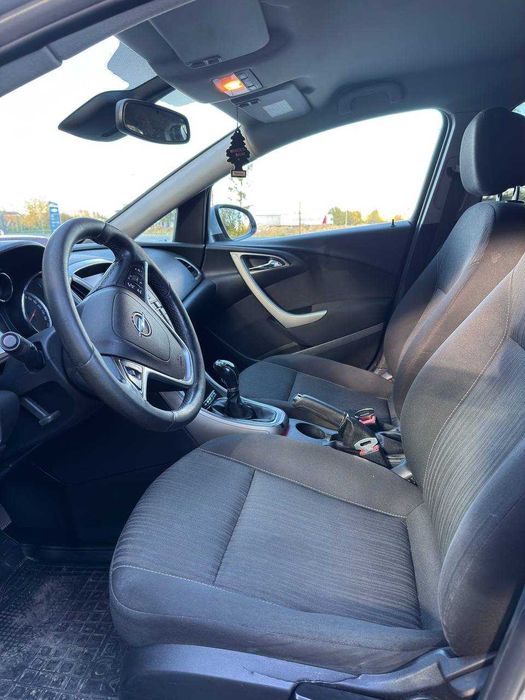 Продам Opel Astra J