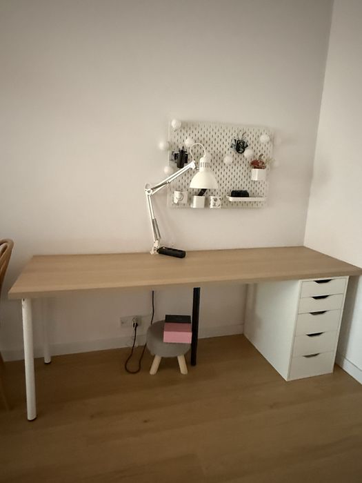 Biurko, imitacja dębu bejcowanego na biało/białe + komoda IKEA
