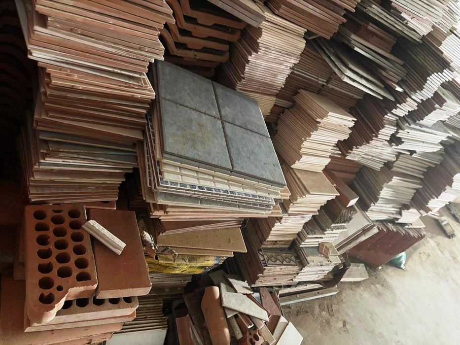Azulejos, revestimento cerâmico, pavimentos, telhas, rodapés, frisos