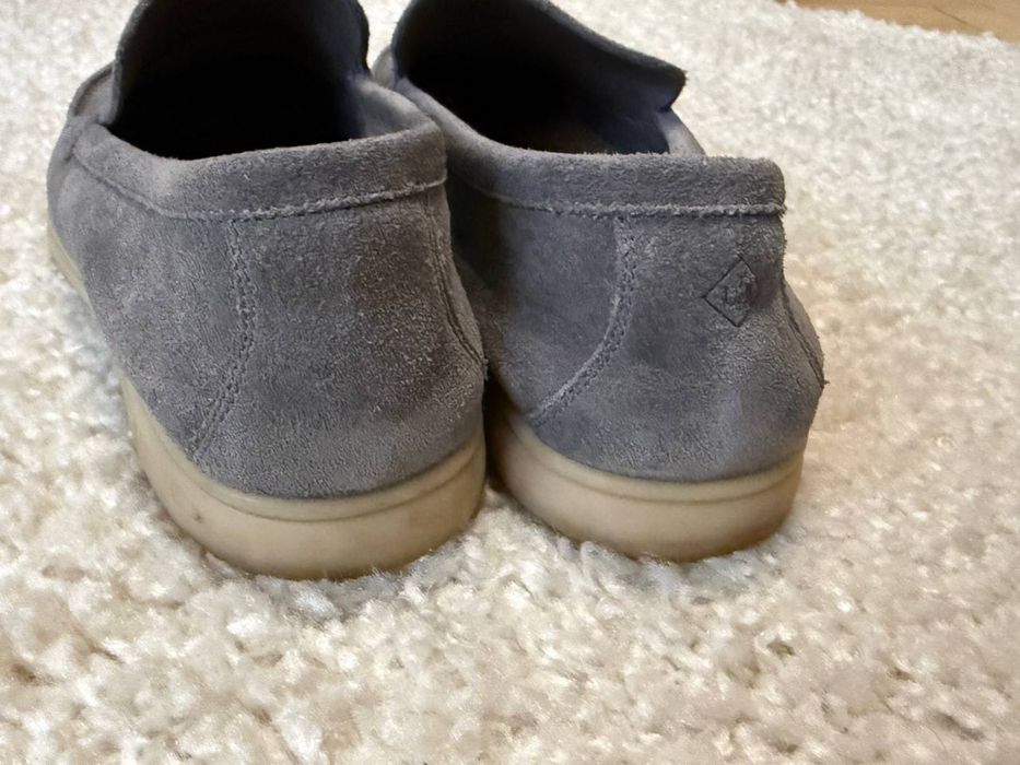Лофери Loro Piana сірі замшеві, розмір 42